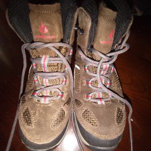 VASQUE KID HIKING/WINTER BOOTS...EUC